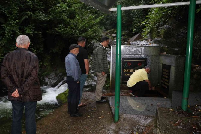 Rize’de sağlıksız çıkan ılıca suyundan su içmek için kuyruğa girdiler