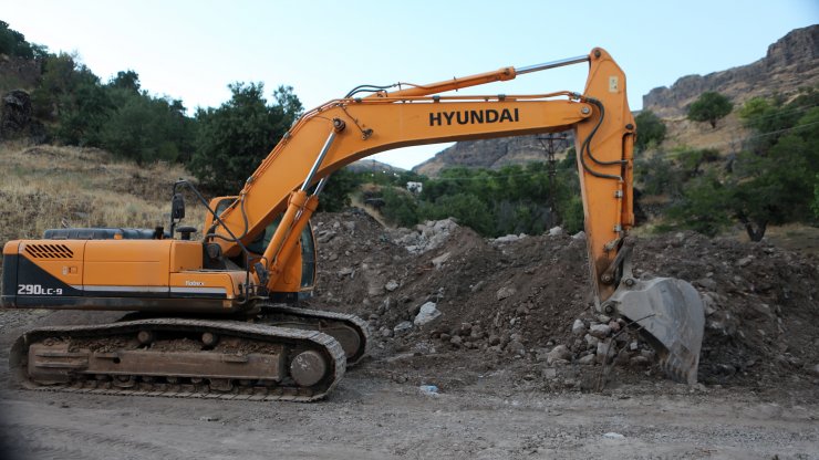 Tarihi köprü ortaya çıktı, dere ıslah çalışması durduruldu