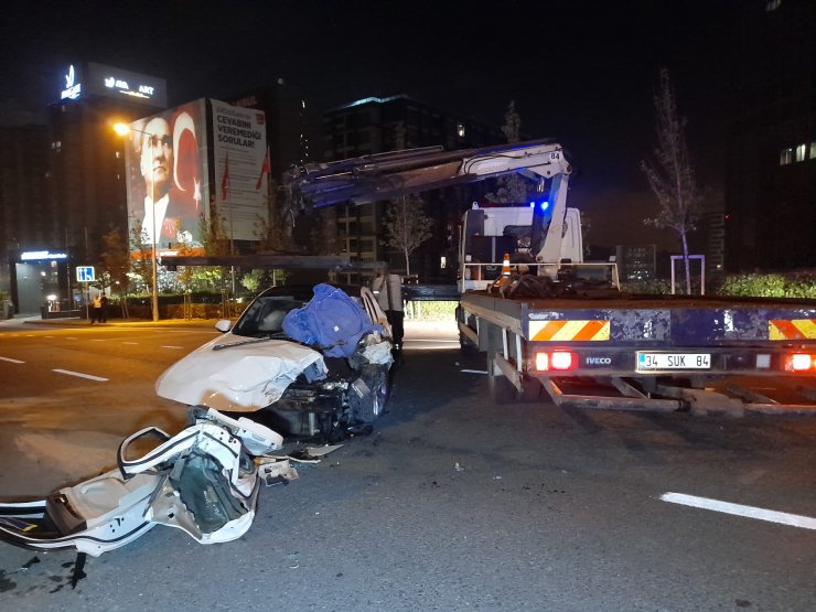 TEM Otoyolu'nda otomobil bariyerlere çarptı: 1 ölü