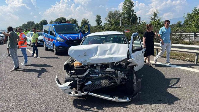 Tem otoyolunda zincirleme kaza: 7 yaralı