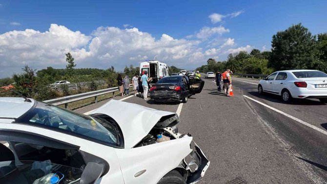 Tem otoyolunda zincirleme kaza: 7 yaralı