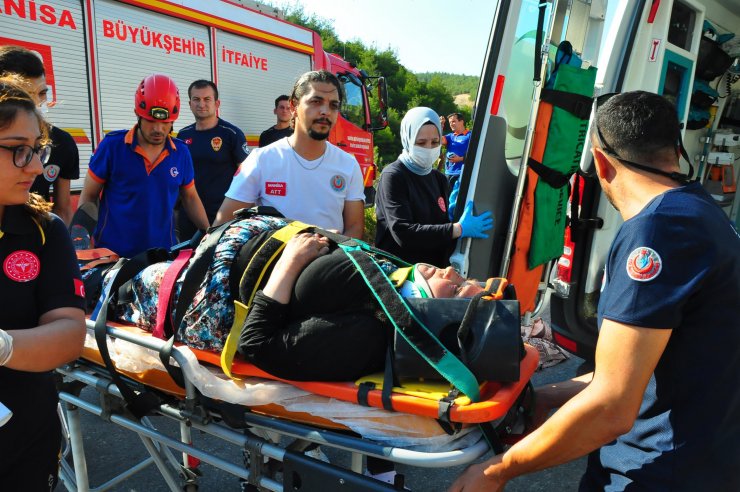 Yere dökülen yağ nedeniyle, aynı saatte 3 ayrı kaza: 1'i ağır, 5 yaralı