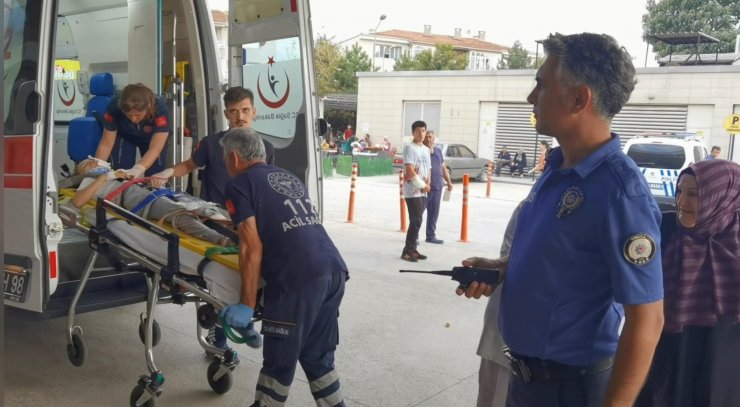 Çalıştığı hastaneye getirilen yaralı oğlunu görünce fenalık geçirdi