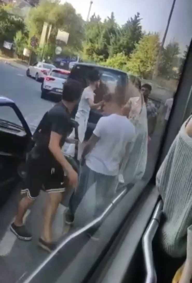 İETT otobüsüne saldırı kamerada, şoför istifa etti