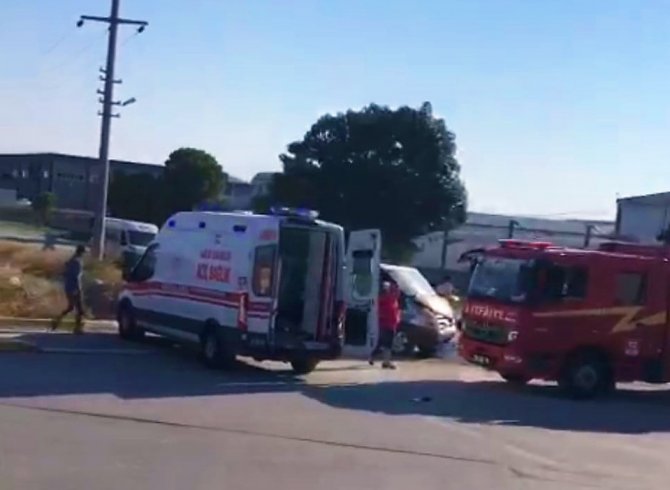 Minibüs işçi servisiyle çarpıştı: 8 yaralı