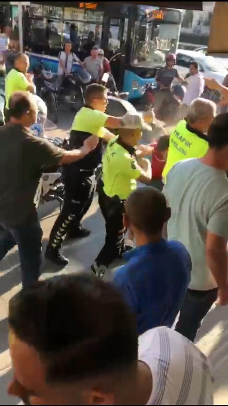 Polis-esnaf tartışması büyüdü, biber gazı devreye girdi