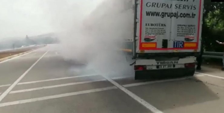 TIR'da çıkan yangını, jandarma söndürdü