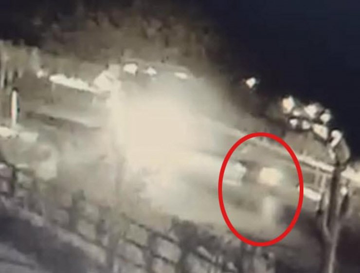 Anne ve oğlunun yaşamını yitirdiği kaza güvenlik kamerasında