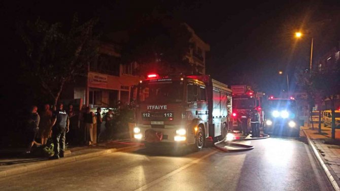 Dernekte yangın çıktı, yardım malzemeleri kullanılamaz hale geldi