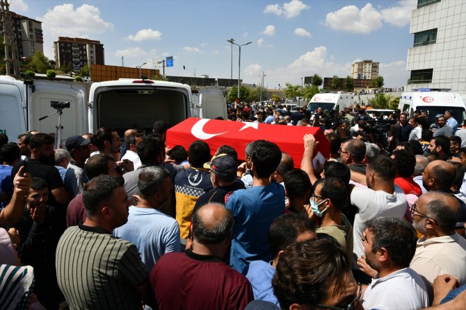 Gaziantep'teki trafik kazasında ölen sağlıkçılar ve muhabir için tören düzenlendi