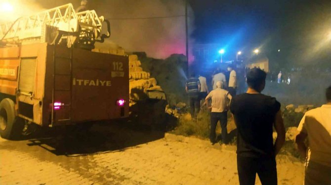 Gece yarısı çıkan yangın mahalleyi ayağa kaldırdı