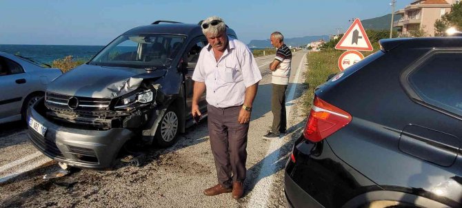 Hafif ticari araç ile cip çarpıştı: Sürücüler burnu bile kanamadan kurtuldu