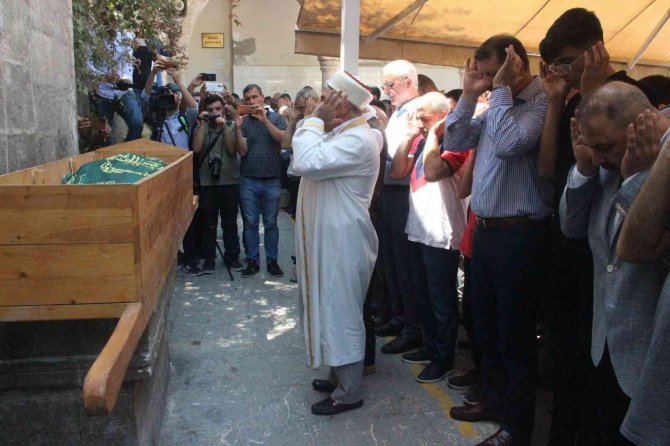 İHA muhabiri Muhammed Abdulkadir Esen son yolculuğuna uğurlandı