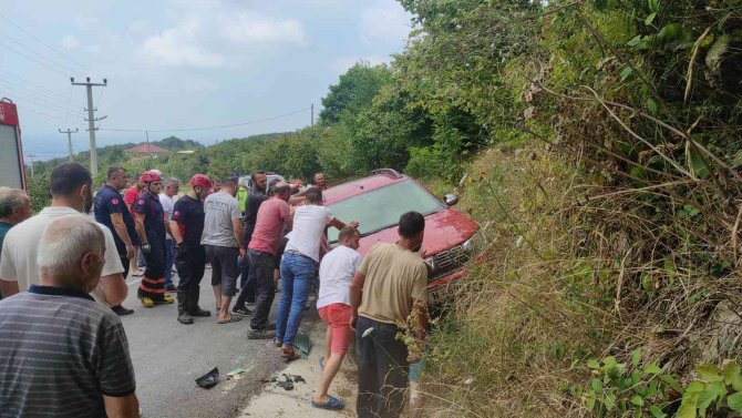 Kontrolden çıkan otomobil yan yattı: 3 yaralı