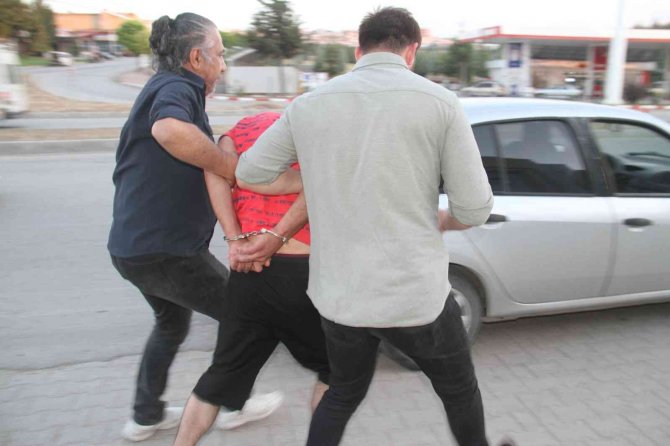 Konya'da kontak anahtarı üzerinde unutulan otomobili çaldılar