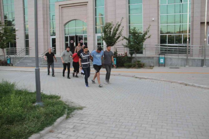 Konya'da kontak anahtarı üzerinde unutulan otomobili çaldılar