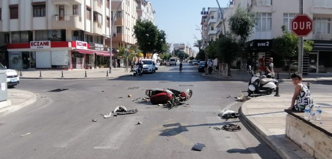 Otomobil ile motosiklet çarpıştı: Baba ve oğlu ölümden döndü