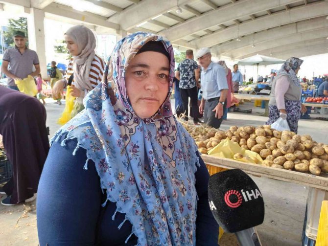 Pazarda patates satarak kazandığı altınlarını çaldılar