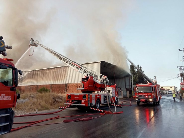 Plastik fabrikasında yangın