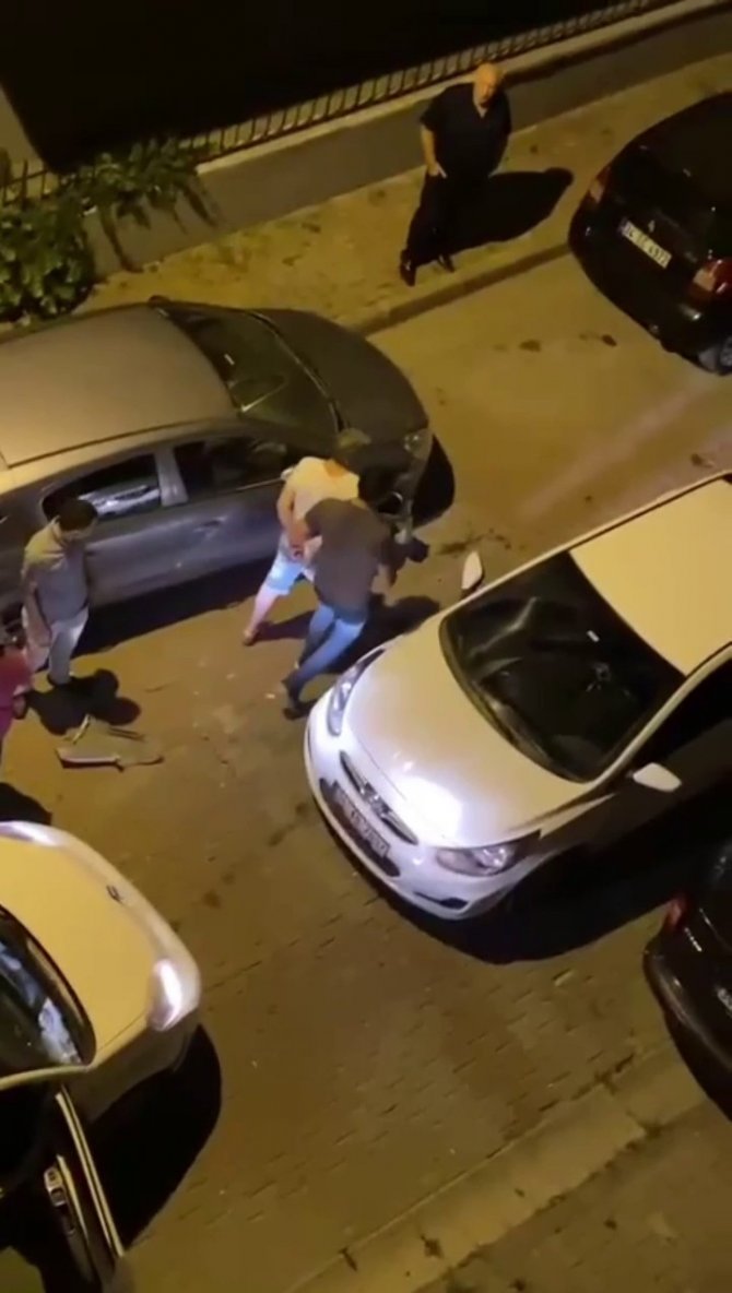 Polisten kaçan otomobil park halindeki araçlara çarptı