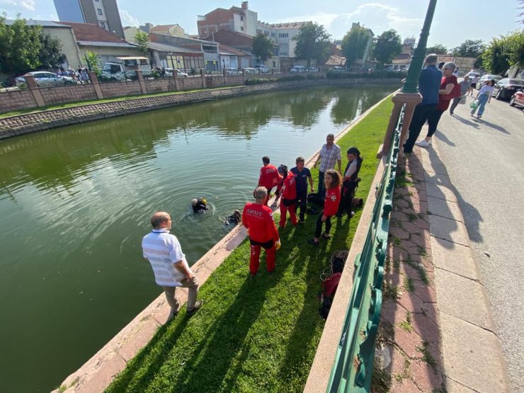 Porsuk Çayı'na düşen Afganlı çocuk, hayatını kaybetti