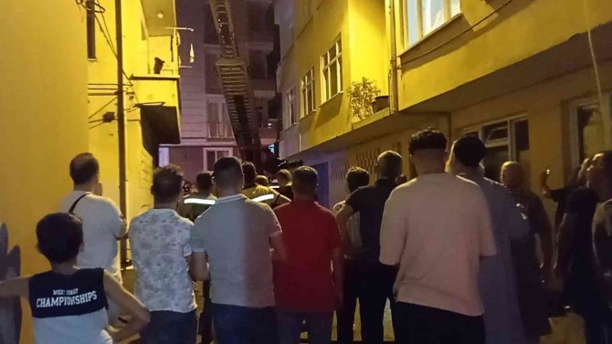 Rize’de elektrik panosunda çıkan yangın nedeniyle apartman tahliye edildi