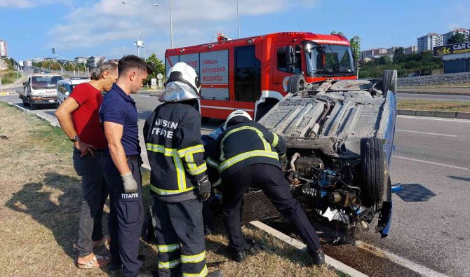Takla atan araçtaki sürücüyü emniyet kemeri kurtardı