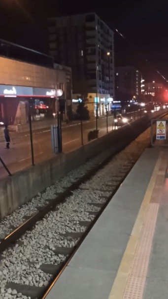 Yollarında başıboş atlar cirit atıyor