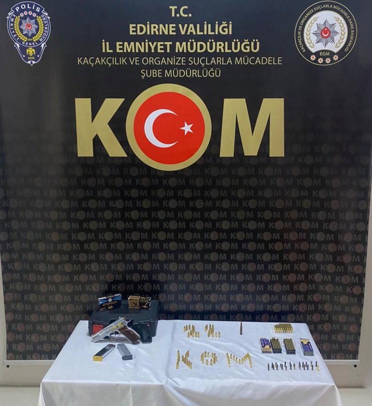 Yurt dışına çıkarılmak istenen 138 bin dolarlık sahte banknot ele geçirildi