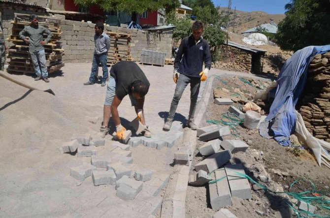 210 köy yolu 64 milyon liralık yatırımla yenileniyor