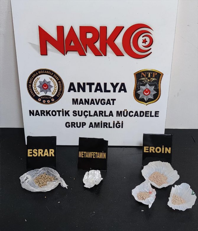 Antalya'da uyuşturucu operasyonunda yakalanan 2 zanlı tutuklandı