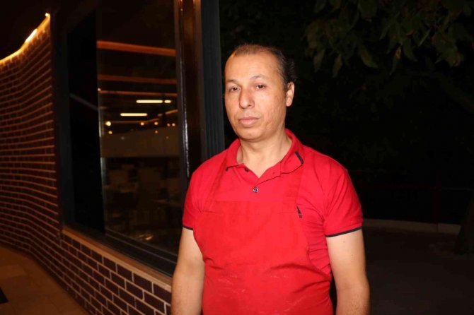 Aşçının ekmek teknesini çaldılar