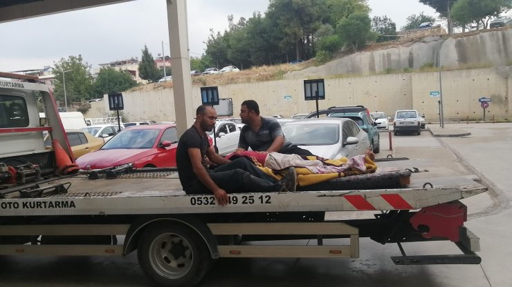 Çardaktan düşüp belini kırdı, tedavi sonrası kontrole çekiciyle götürüldü