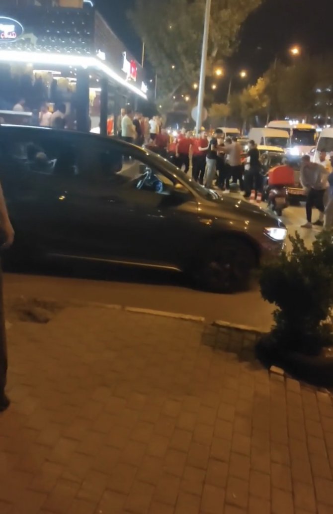 Çorbacıda yan bakma kavgası sokağa taştı, acımasızca saldırdılar