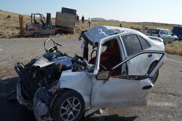 Düğün alışverişinden dönerken kazada yaralanan Kamile kurtarılamadı