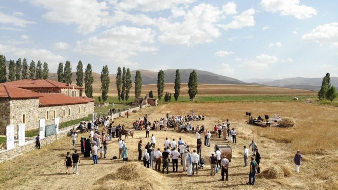 Harman festivali renkli görüntülere sahne oldu