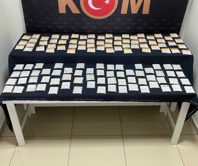 Kaçak tütün mamulü satıcıları çok sayıda ürünle yakalandı
