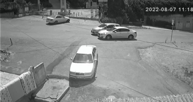 Maltepe'de trafik tartışmasında üzerine otomobilini sürdü