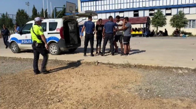 Kaçmak isteyen göçmenler, kaldıkları odayı ateşe verdi