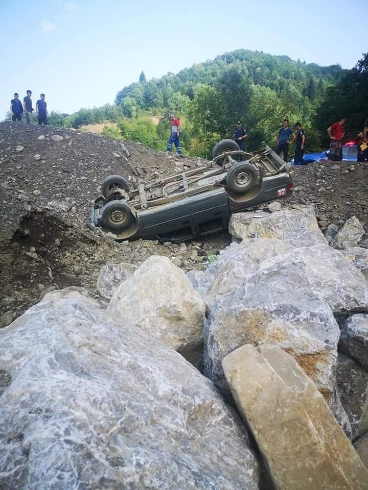 Orman İşletme Şefliğine ait kamyonet devrildi: 3 yaralı