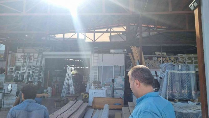 Sinop’ta seyir halindeki araçtan iş yeri kurşunladı