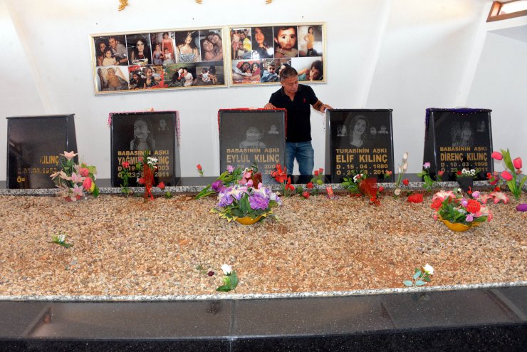 11 yıl önce ölen eşi ve 3 çocuğunun mezarlarını müzeye çevirdi