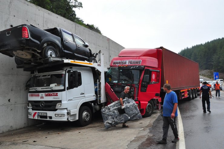 7 araç birbirine girdi; 2'si çocuk 5 yaralı