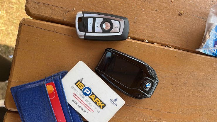 Anahtar kopyalayarak lüks otomobili çaldılar