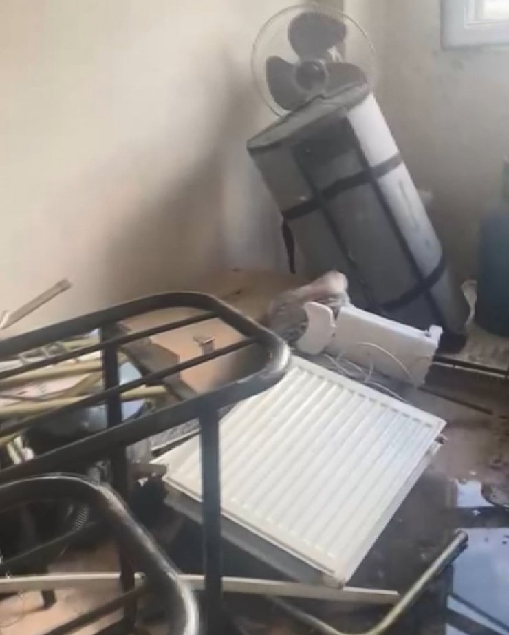 Boşaltılan binadan malzeme çalarken yakalanınca sokakta defalarca ateş etti