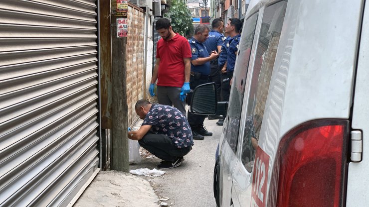 Evin bahçesinde başından vurulmuş erkek cesedi bulundu