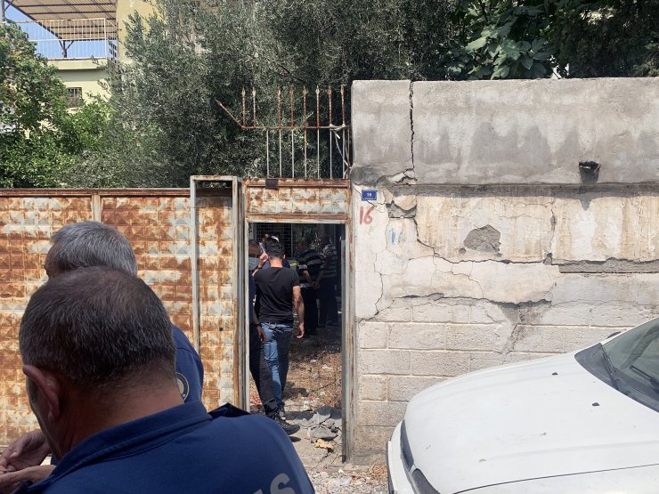 Evin bahçesinde başından vurulmuş erkek cesedi bulundu