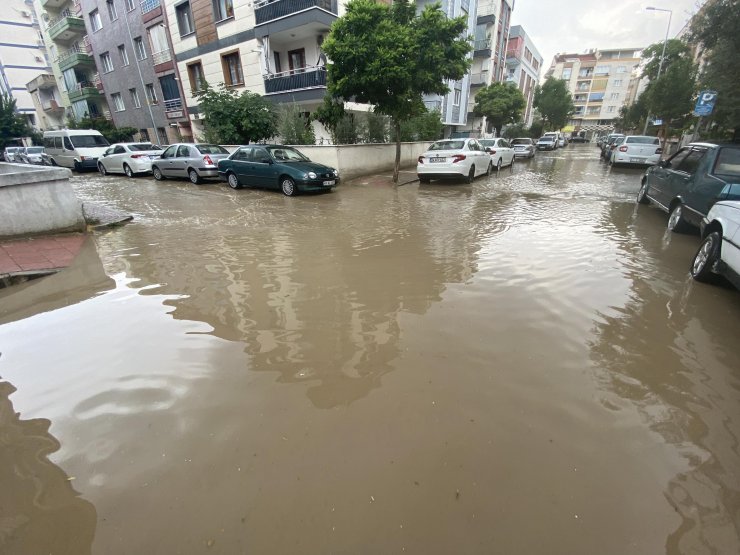 Manisa'da dolu ve sağanak etkili oldu