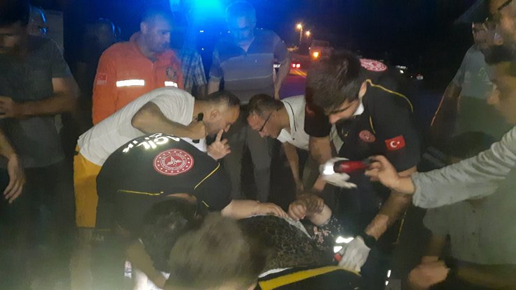 Otomobil şarampole yuvarlandı: 3 yaralı