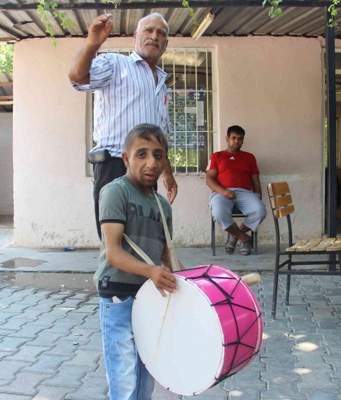 ‘Parmak çocuk’ vefat etti